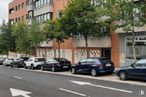 Retail for rent at Calle Alonso Zamora Vicente, San Sebastián de los Reyes, Madrid, 28700 with car, building, automotive parking light, wheel, land vehicle, tire, property, vehicle, window and tree around