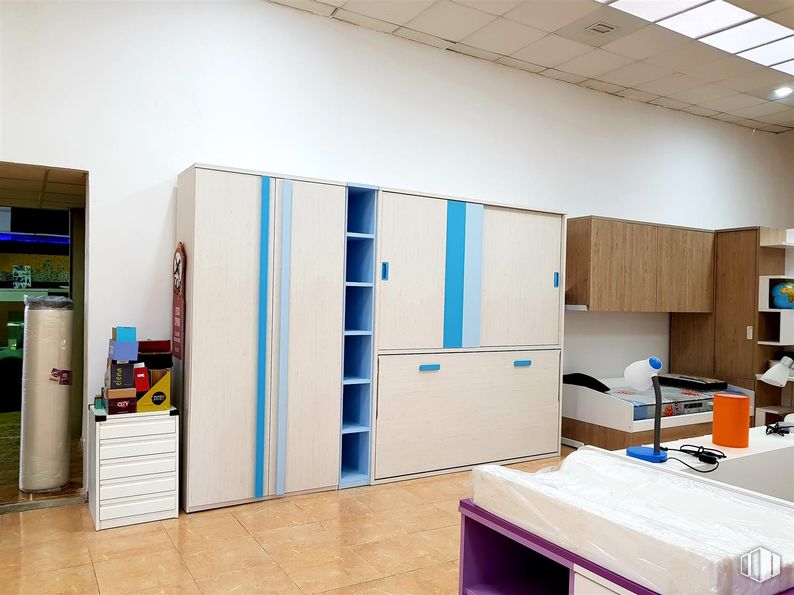 Industrial for rent at Calle Polvoranca, Alcorcón, Madrid, 28923 with wardrobe, cupboard, chest of drawers, filing cabinet, cabinetry, furniture, flooring, wood, interior design and floor around