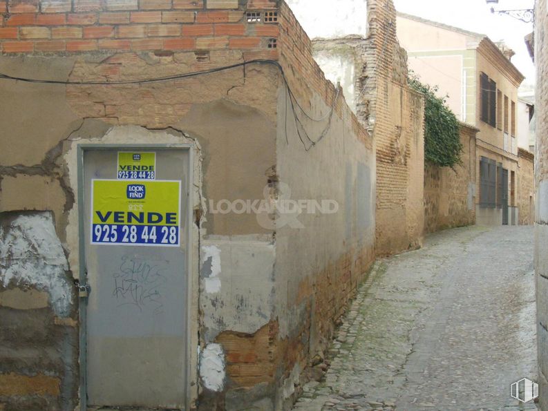 Land for sale at Casco Histórico, Toledo, 45002 with window, building, neighbourhood, gas, facade, font, road, landscape, door and concrete around