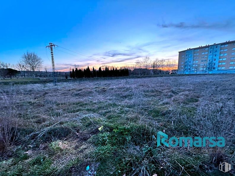 Land for sale at Calle Beethoven, Ávila, 05003 with building, cloud, sky, colorfulness, atmosphere, plant, blue, azure, natural landscape and lighting around