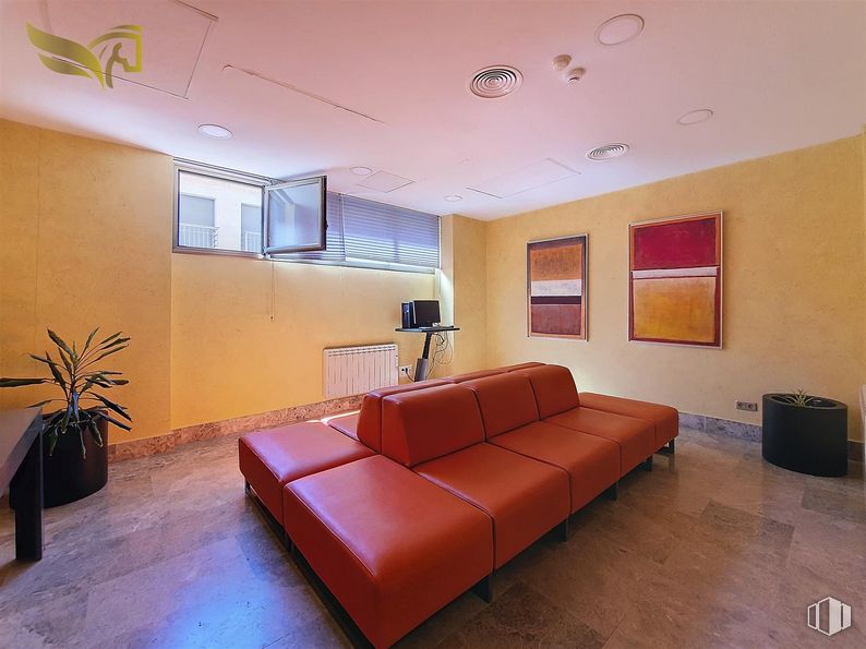 Office for sale at Calle Vega, Torrijos, Toledo, 45500 with couch, houseplant, furniture, property, plant, lighting, interior design, flooring, comfort and floor around