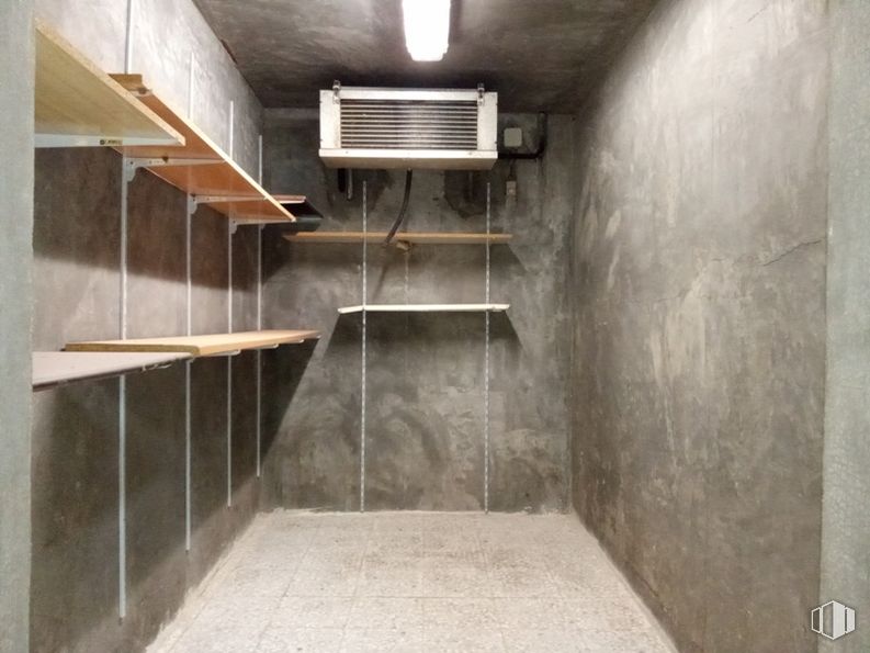 Retail for rent at Calle Esperanza, Brunete, Madrid, 28690 with building, stairs, wood, floor, window, flooring, composite material, concrete, ceiling and house around