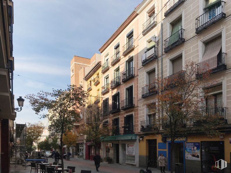 Local en venta en Calle Santiago, Centro, Madrid, 28013 con edificio, cielo, día, propiedad, ventana, infraestructura, árbol, diseño urbano, área residencial y superficie de carretera alrededor