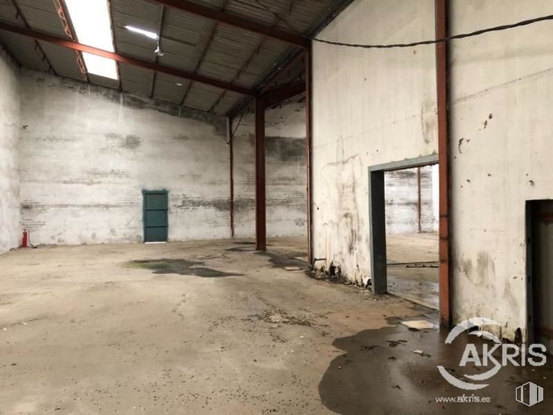 Industrial for sale at Carretera Ocaña, Noblejas, Toledo, 45350 with property, building, architecture, floor, hall, wood, flooring, urban area, concrete and ceiling around