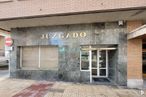 Retail for rent at Paseo Ezequiel González, Segovia, 40002 with door, window, building, fixture, brick, brickwork, wall, font, facade and wood around