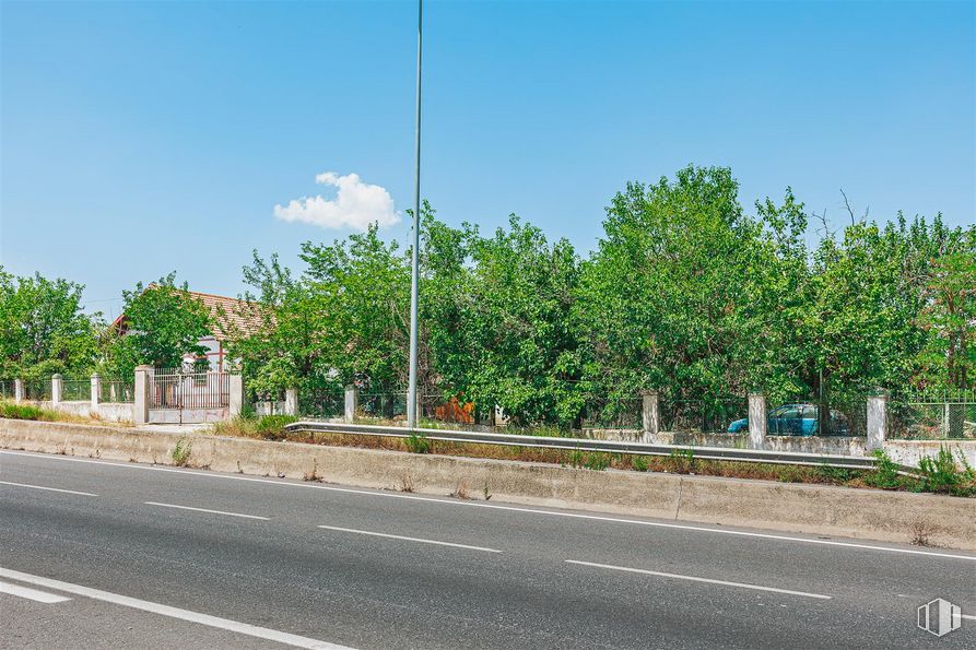 Suelo en venta en Carretera Fuencarral, 106, Alcobendas, Madrid, 28108 con cielo, planta, nube, árbol, lote de terreno, superficie de la carretera, asfalto, electricidad, hierba y diseño urbano alrededor