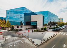 Office for rent at Calle Isla del Hierro, 7, San Sebastián de los Reyes, Madrid, 28700 with building, sky, cloud, daytime, plant, urban design, architecture, tree, house and asphalt around