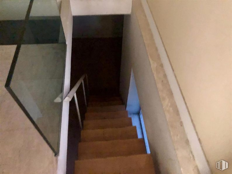 Local en venta en Calle Fuente del Berro,  35, Salamanca, Madrid, 28009 con escaleras, madera, suelo, suelos, material compuesto, edificio, accesorio, casa, madera dura y pasamanos alrededor