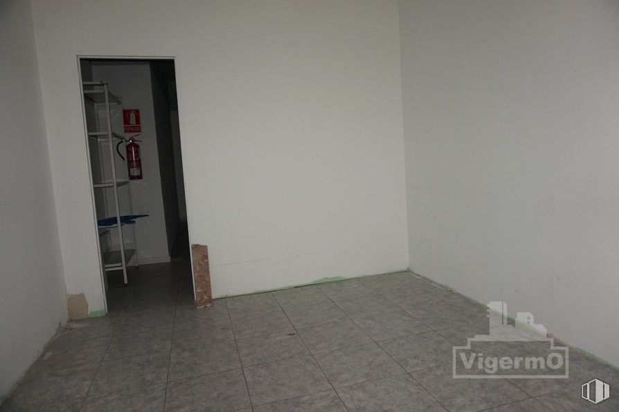 Local en venta en Avenida Constitución, Torrejón de Ardoz, Madrid, 28850 con madera, suelo, suelos, puerta, madera dura, gas, edificio, pintura, puerta de casa y tinte para madera alrededor