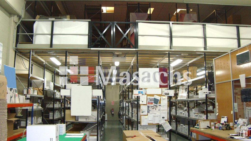 Industrial for sale at Polígono Industrial Rio Janeiro, Algete, Madrid, 28110 with wood, building, interior design, floor, flooring, shelving, publication, retail, fixture and table around