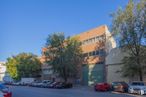 Industrial for rent at Camino Hormigueras, Villa de Vallecas, Madrid, 28031 with car, window, building, sky, land vehicle, tire, daytime, wheel, vehicle and blue around