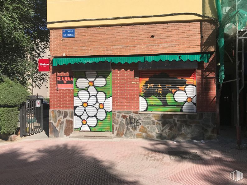 Local en venta en Calle de las Palmas, 48, Móstoles, Madrid, 28938 con edificio, superficie de la carretera, arquitectura, arte, ladrillo, albañilería, barrio, sombra, árbol y carretera alrededor