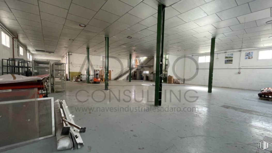 Industrial for sale at Calle Urano, Móstoles, Madrid, 28936 with flooring, floor, ceiling, metal, hall, building material, light fixture, steel, aluminium and plaster around