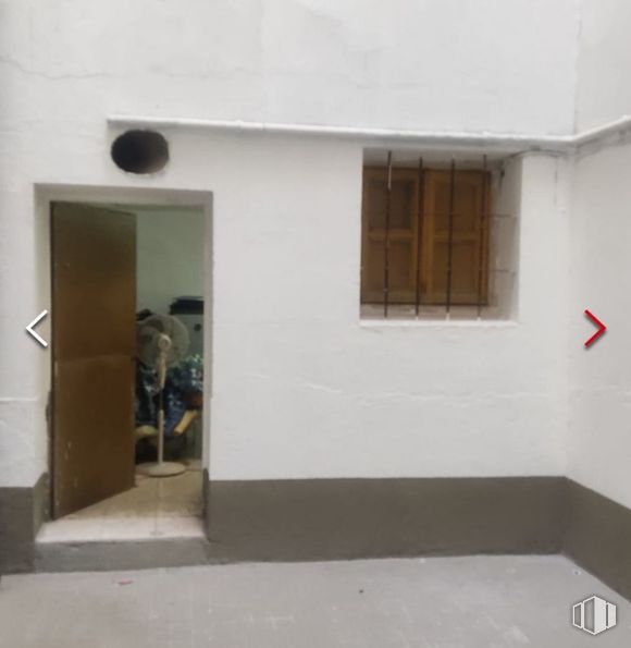 Retail for sale at Calle Virgen de Nuria, 5, Ciudad Lineal, Madrid, 28027 with window, wall, floor, flooring, door, concrete, building material, paint, plaster and daylighting around