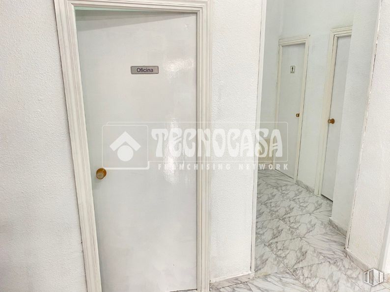 Local en venta en Zona Soto - Hospital, Móstoles, Madrid, 28935 con armario, puerta, accesorio, asa, madera, edificio, casa, gas, puerta de casa y puerta de ducha alrededor