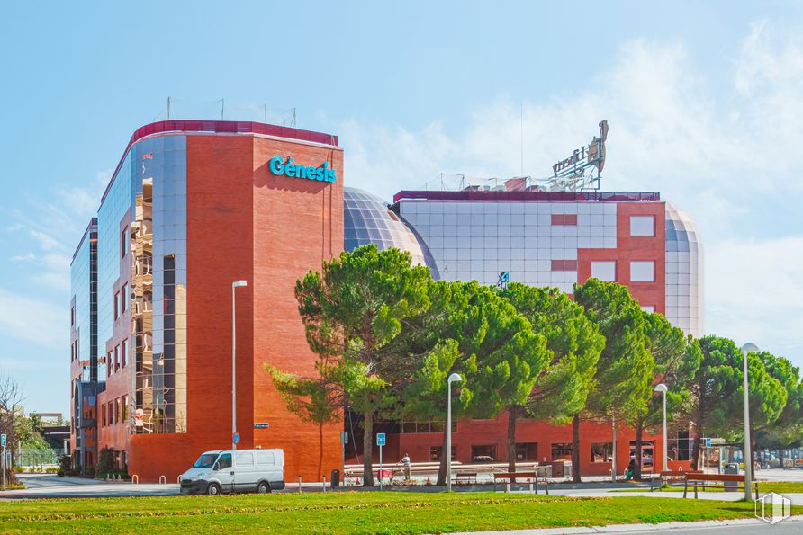 Oficina en alquiler en Edificio Alma, Paseo Doce Estrellas, 4, Barajas, Madrid, 28042 con edificio, camioneta, cielo, planta, nube, árbol, bloque de torres, coche, condominio y diseño urbano alrededor