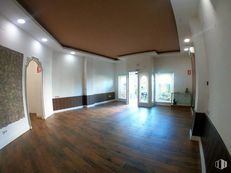 Local en alquiler en Carretera de Canillas, Hortaleza, Madrid, 28043 con edificio, hall, casa, madera, accesorio, suelo, suelos, techo, madera dura y vidrio alrededor