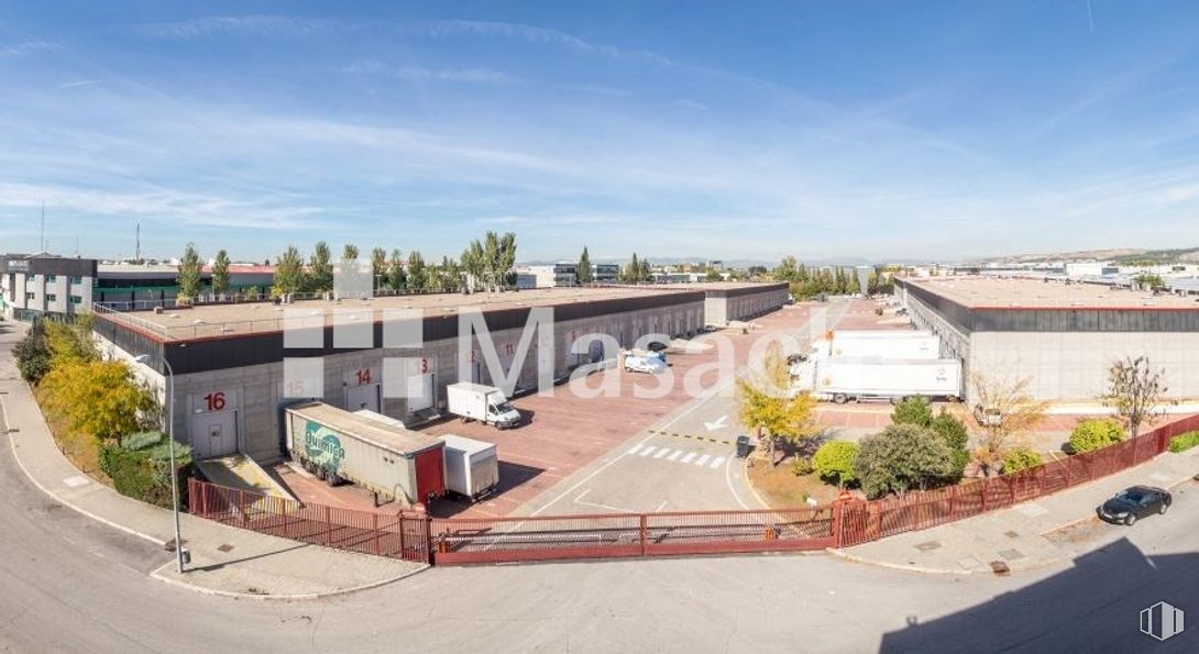 Industrial for rent at SEGRO Park Coslada I, Zona industrial , Coslada, Madrid, 28820 with building, sky, cloud, plant, tree, asphalt, land lot, urban design, road surface and landscape around