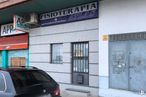 Local en alquiler en Avenida Coronel Baeza, 19, Toledo, 45004 con coche, ventana, puerta, luz de estacionamiento automotriz, luz trasera y de freno automotriz, luz de posición lateral automotriz, vehículo, vehículo motorizado, iluminación automotriz y neumático automotriz alrededor