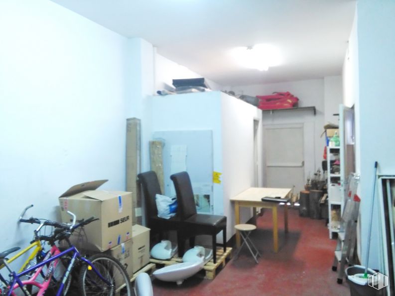 Retail for rent at San Roque-Concordia-Adoratrices, Guadalajara, 19002 with tire, bicycle, table, chair, packaged goods, box, property, furniture, wheel and building around