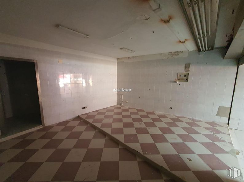 Retail for sale & for rent at Zona Pueblo, Valdemorillo, Madrid, 28210 with wood, interior design, tile flooring, hall, floor, flooring, art, ceiling, tints and shades and hardwood around