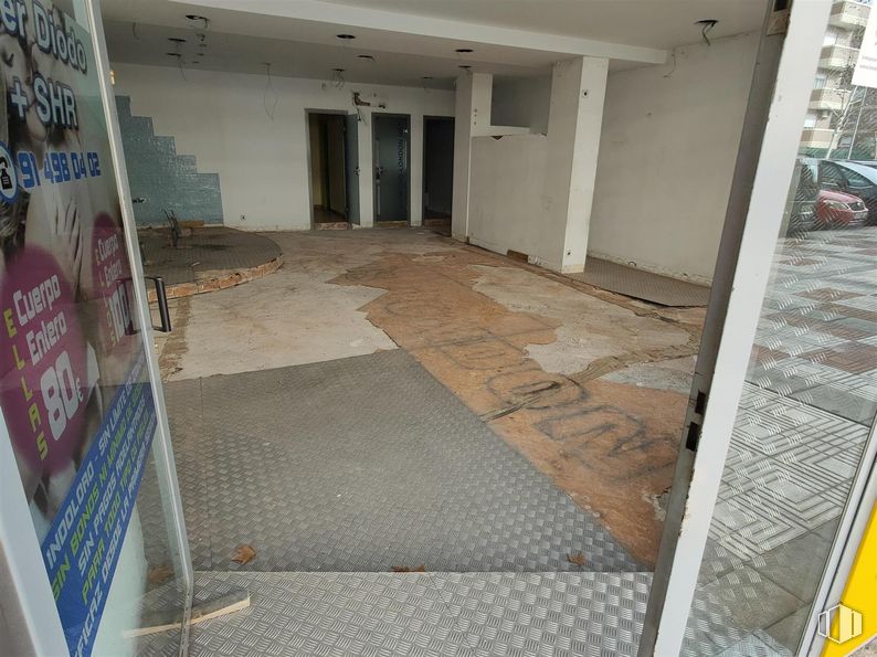 Local en venta en Calle Manacor, 3, Humanes de Madrid, Madrid, 28970 con suelos, puerta, suelo, accesorio, superficie de la carretera, material compuesto, fachada, hormigón, porche y edificio alrededor