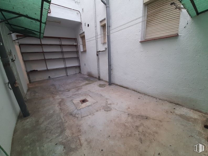 Local en venta en Calle Isidro Fernández, Fuencarral - El Pardo, Madrid, 28034 con ventana, suelo, suelos, accesorio, material compuesto, madera, gas, hormigón, tintes y matices y material de construcción alrededor