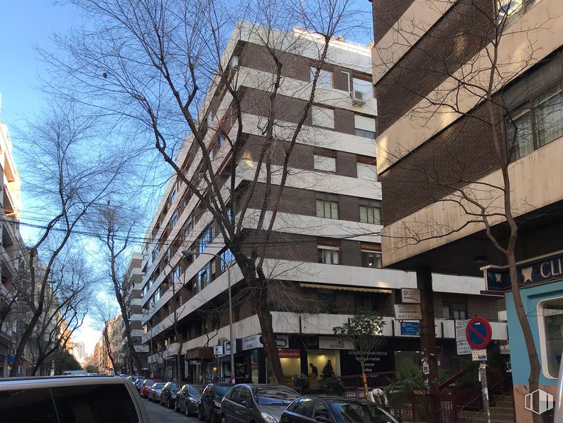 Retail for sale at Zona Argüelles, Chamberí, Madrid, 28015 with building, car, sky, window, tree, urban design, tower block, residential area, neighbourhood and condominium around