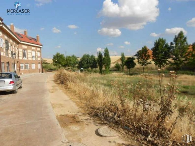 Land for sale at Calle Fuente, Torrejón del Rey, Guadalajara, 19174 with car, house, cloud, sky, plant, plant community, window, ecoregion, vehicle and tree around