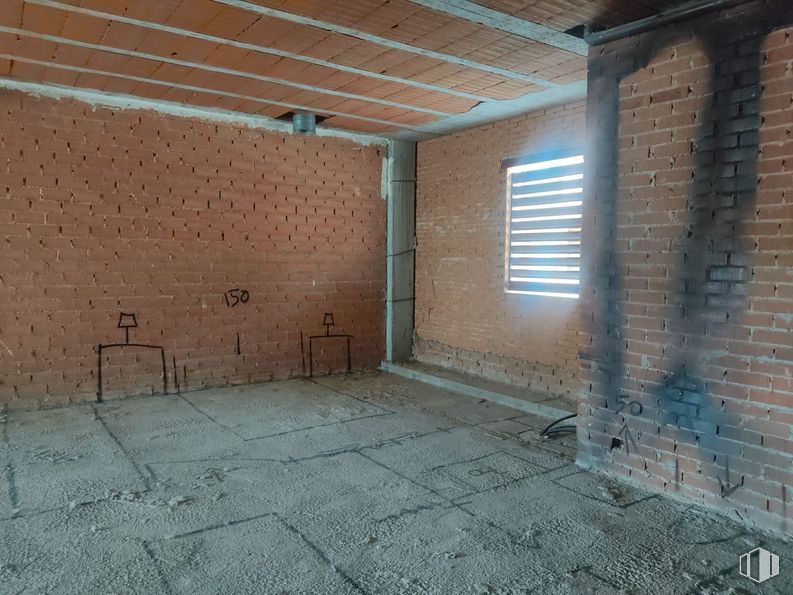 Retail for sale at Calle Cuba, 48, San Martín de la Vega, Madrid, 28330 with window, window blind, wall, brick, brickwork, floor, flooring, ceiling, composite material and building material around