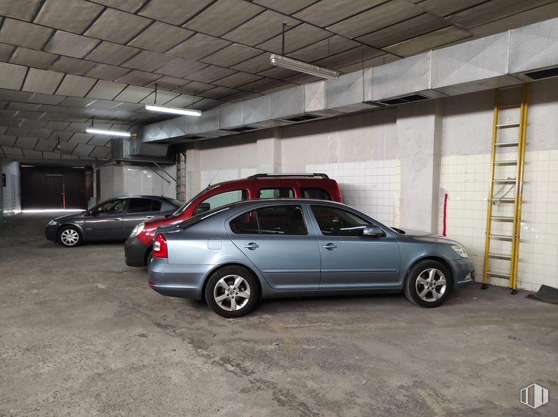 Nave en venta en Camino Cruces, Carabanchel, Madrid, 28044 con rueda, coche, neumático, luz de estacionamiento automotriz, vehículo terrestre, luz trasera y de freno automotriz, vehículo, luz de posición lateral automotriz, neumático automotriz y iluminación automotriz alrededor