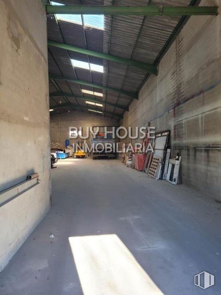 Industrial for sale at Zona industrial, Añover de Tajo, Toledo, 45250 with fixture, wood, road surface, asphalt, composite material, flooring, ceiling, road, symmetry and parking around