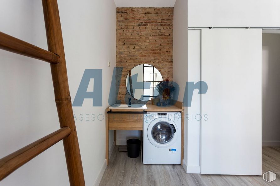 Local en venta en Calle Arzúa, Hortaleza, Madrid, 28033 con lavadora, espejo, mueble, secadora de ropa, madera, lavadero, suelos, suelo, accesorio y madera dura alrededor