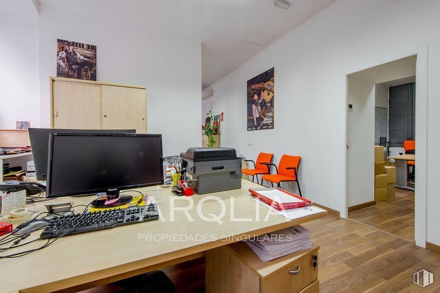 Oficina en venta en Calle Ferraz, Moncloa - Aravaca, Madrid, 28008 con pantalla de ordenador, silla, escritorio, impresora, mueble, ordenador, mesa, ordenador personal, escritorio del ordenador y teclado del ordenador alrededor