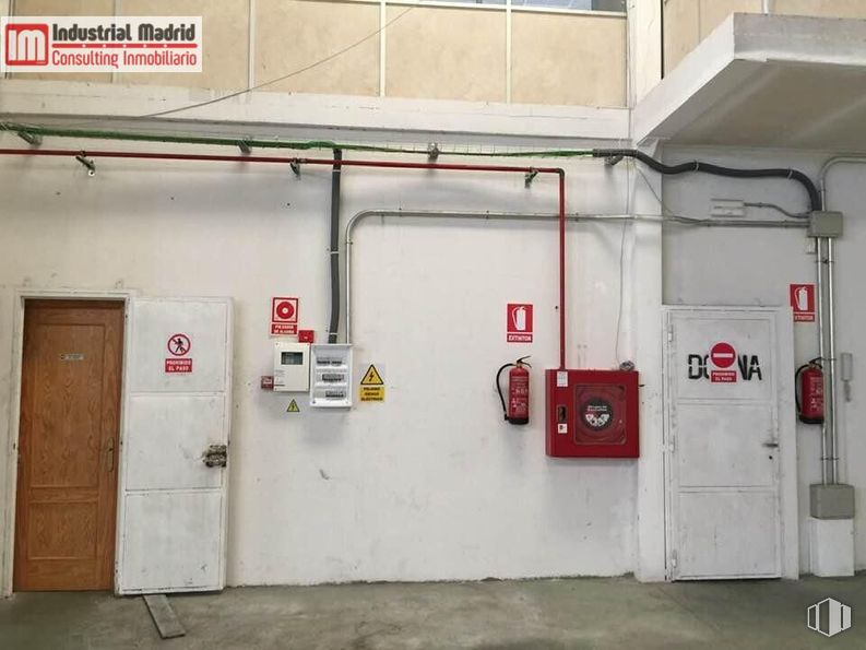 Industrial for sale at Zona Industrial El Álamo, El Álamo, Madrid, 28607 with door, red, floor and fire alarm system around