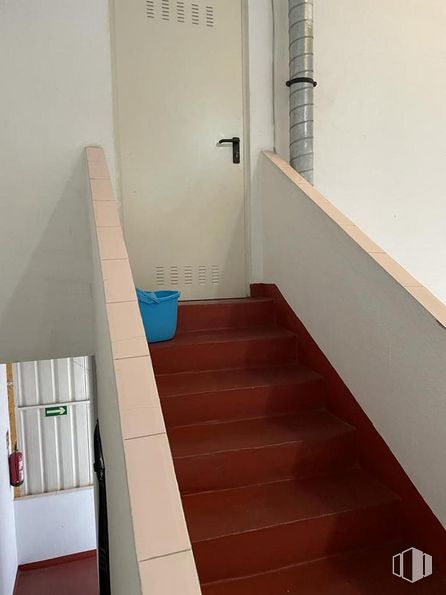 Nave en venta en Calle Gonzalo Chacón, Aranjuez, Madrid, 28300 con puerta, accesorio, madera, escaleras, pintura, suelo, suelos, material compuesto, madera dura y gas alrededor