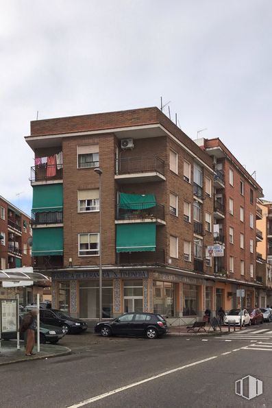 Retail for rent at Calle San Esteban, 2, Talavera de la Reina, Toledo, 45600 with car, building, person, sky, window, street light, wheel, cloud, tower block and urban design around