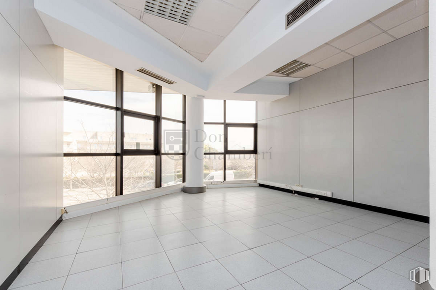 Oficina en venta en Avenida San Pablo, Coslada, Madrid, 28820 con propiedad, edificio, ventana, accesorio, interiorismo, hall, madera, suelo, suelos y pared alrededor