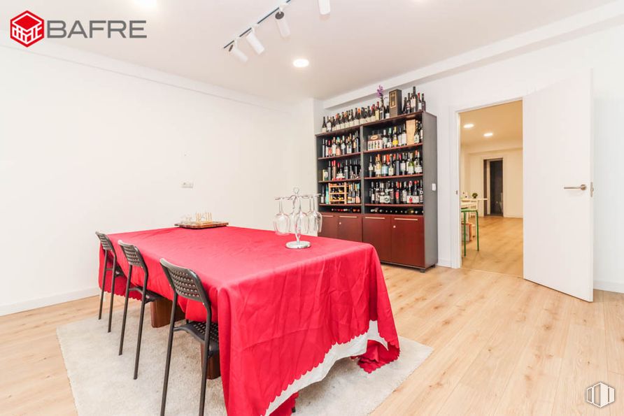 Oficina en venta en Calle de Modesto Lafuente, Chamberí, Madrid, 28003 con silla, puerta, mesa de cocina y comedor, lámpara, alumbrado, mesa, propiedad, mueble, estante y marco alrededor