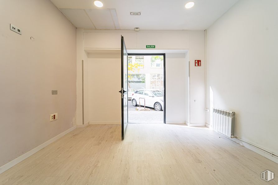 Local en venta en Calle Fernández de la Hoz, Chamberí, Madrid, 28003 con coche, neumático, accesorio, madera, hall, rueda, interiorismo, suelos, suelo y edificio alrededor