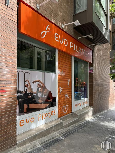 Local en venta en Calle Gasómetro, Arganzuela, Madrid, 28005 con persona, publicidad, logotipo y escaparate alrededor