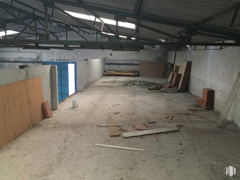 Industrial for sale at Calle Valdoli, Torrijos, Toledo, 45500 with wood, floor, flooring, ceiling, beam, concrete, gas, hall, soil and room around