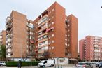 Retail for sale at Zona Parque Europa, Fuenlabrada, Madrid, 28943 with car, building, van, wheel, sky, vehicle, window, tire, infrastructure and tower block around