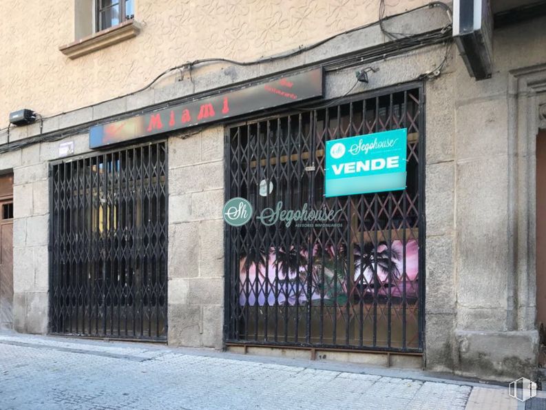 Retail for sale at Paseo Ezequiel González, Segovia, 40002 with window, building, daytime, fixture, brick, font, brickwork, neighbourhood, wall and facade around