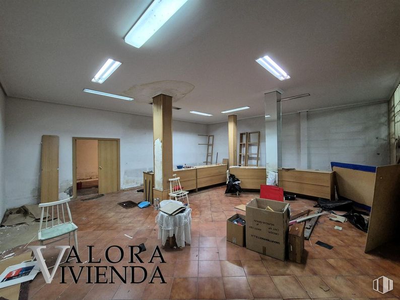 Local en venta en Calle Valladolid, Alcorcón, Madrid, 28922 con lámpara, alumbrado, caja de envío, suelos, suelo, madera, techo, interiorismo, hall y habitación alrededor