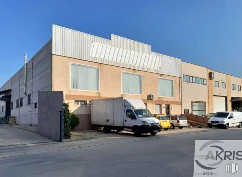 Industrial for sale at Polígono Industrial, Borox, Toledo, 45222 with car, window, truck, sky, wheel, building, property, tire, vehicle and asphalt around