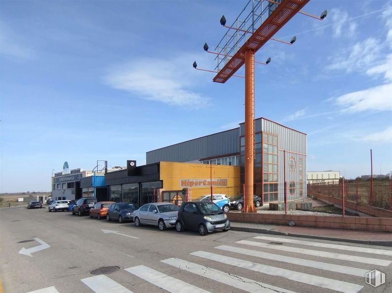 Nave en venta en Zona Loranca, Fuenlabrada, Madrid, 28942 con coche, nube, cielo, vehículo, rueda, edificio, asfalto, neumático, diseño urbano y superficie de la carretera alrededor