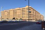 Retail for sale at Calle El Greco, 8, Seseña, Toledo, 45223 with car, building, sky, land vehicle, street light, wheel, vehicle, lighting, window and architecture around