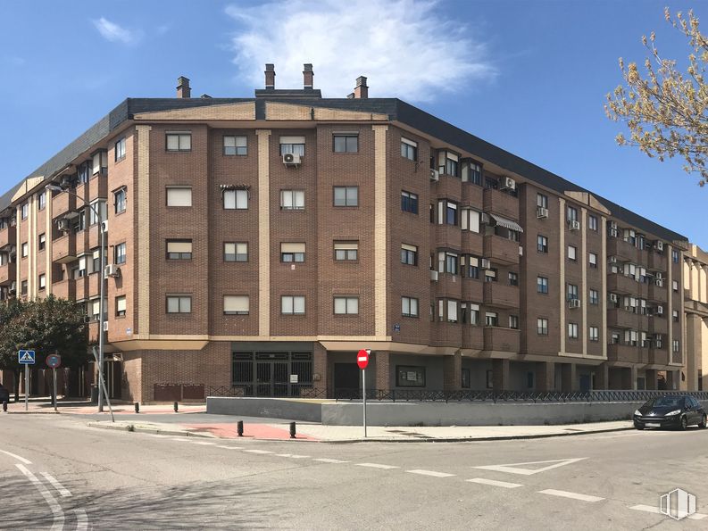 Local en venta en Calle Chile, 15, Leganés, Madrid, 28918 con edificio, cielo, nube, propiedad, ventana, árbol, luz de la calle, diseño urbano, condominio y edificio comercial alrededor