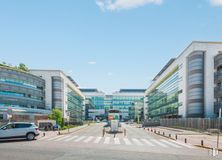 Office for rent at Edificio A, Calle Anabel Segura, 11, Alcobendas, Madrid, 28109 with car, building, sky, cloud, wheel, vehicle, infrastructure, tire, street light and road surface around